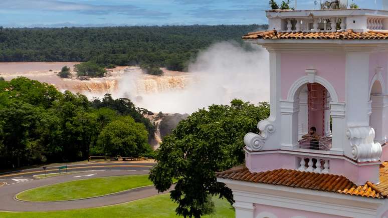 De olho nas quedas: a torre do Hotel das Cataratas é um mirante perfeito