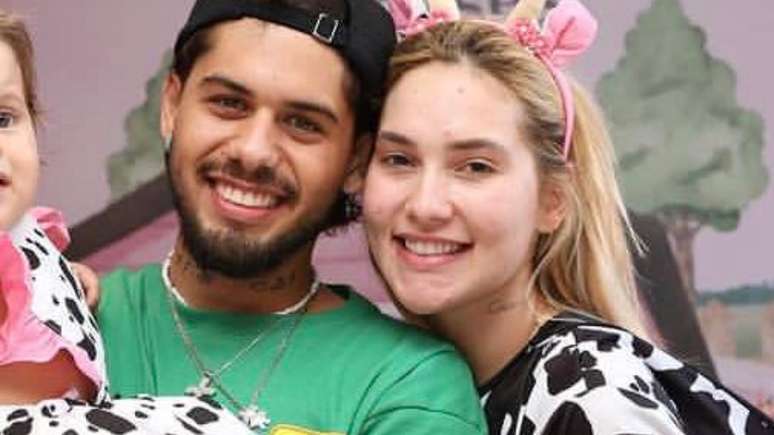 Virginia Fonseca poses with her family and fans declare her pregnancy: ‘New baby on the way’