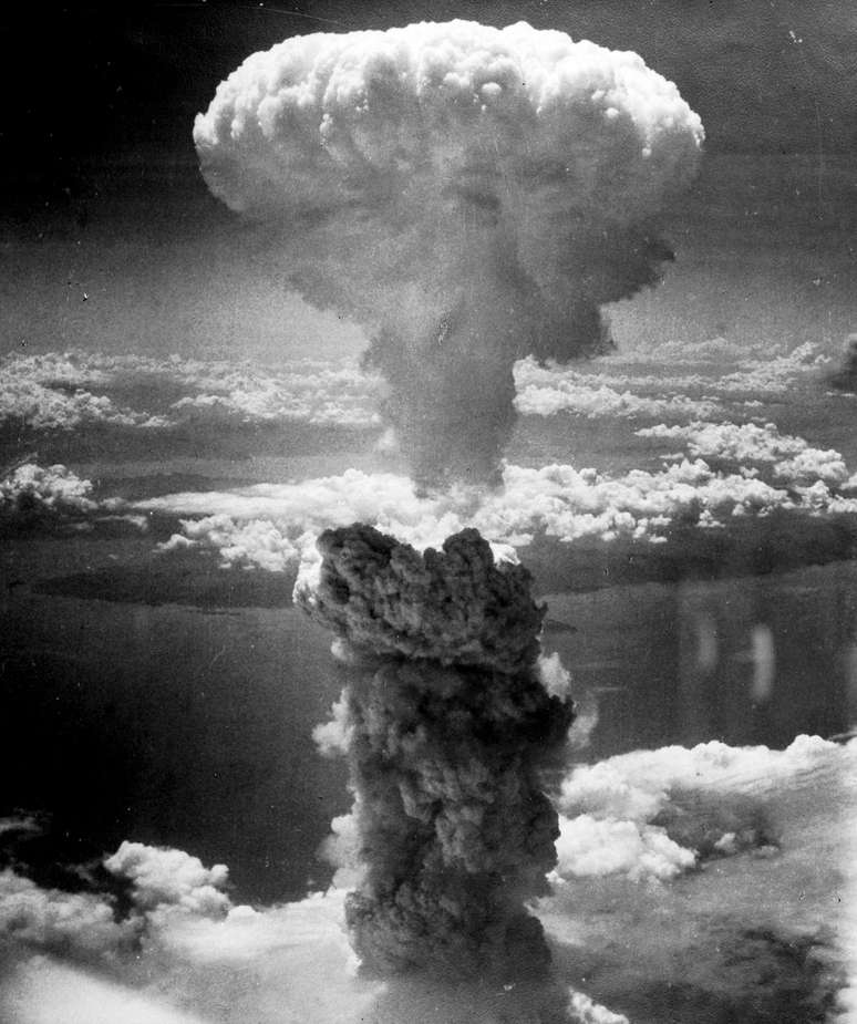 Era nuclear: bomba at&ocirc;mica explode sobre Nagasaki, em 9 de agosto de 1945, matando 70 mil pessoas