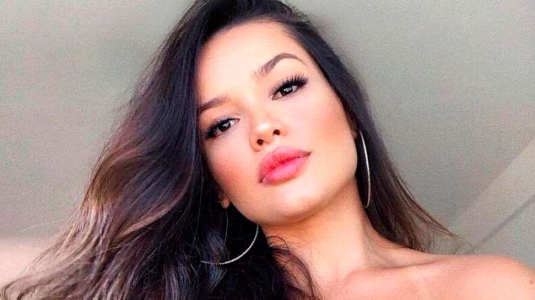 Pregnant?  Juliette posts at Christmas and the detail attracts attention