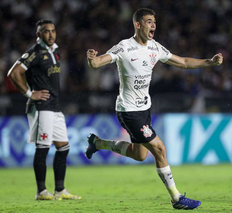 Gabriel Moscardo comemora seu primeiro gol como profissional |