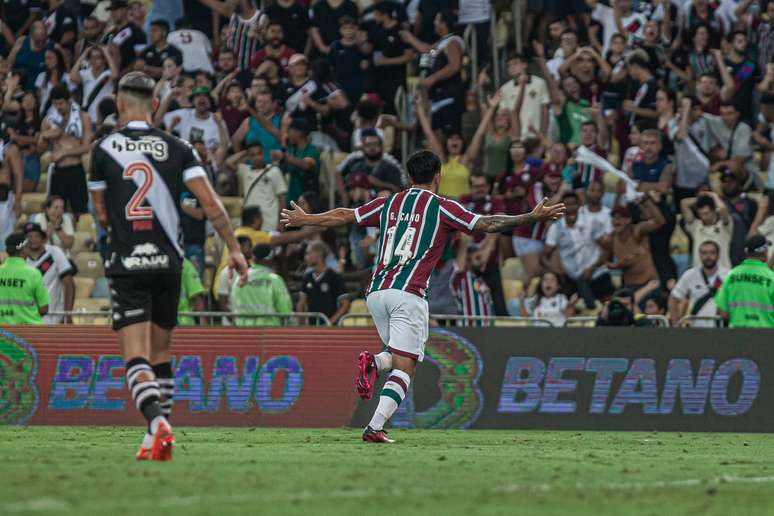 Cano marcou um gol antol&oacute;gico do meio-campo contra o Vasco, seu antigo clube (FOTO DE MARCELO GON&Ccedil;ALVES / FLUMINENSE FC)