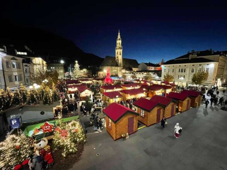 Mercado de Natal em Bolzano, norte da Itália