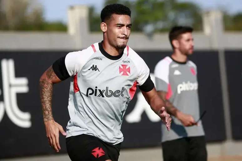 Jefferson em sessão de treinamento com a equipe do Vasco - 