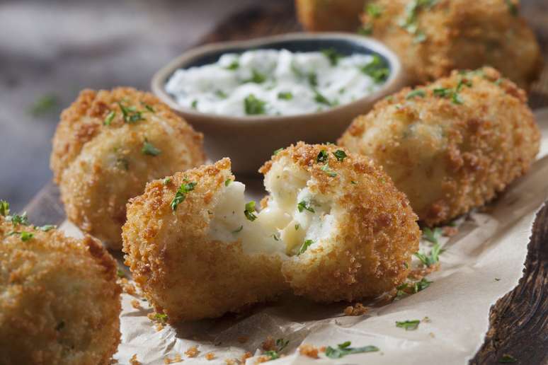 Bolinhos, lanches e até salpicão... Veja o que dá pra fazer com as sobras da ceia