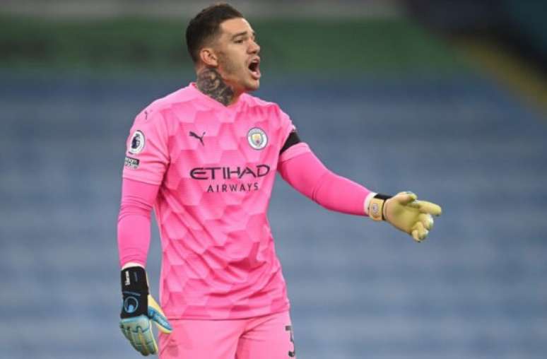 Campeão De Tudo, Ederson é Eleito Melhor Goleiro Do Mundo