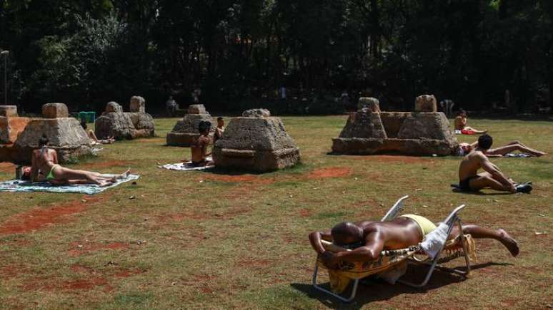 Calor extremos requer cuidados redobrados. Na foto, movimentação no Parque Augusta em dia quente.