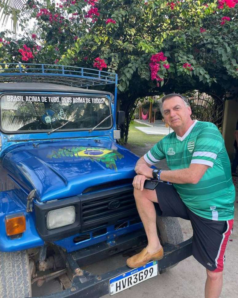 Bolsonaro passa f&eacute;rias em S&atilde;o Miguel dos Milagres