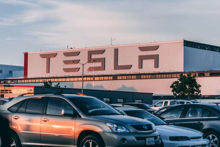 Robô ataca funcionário em fábrica da Tesla (Imagem: Craig Adderley/Pexels)