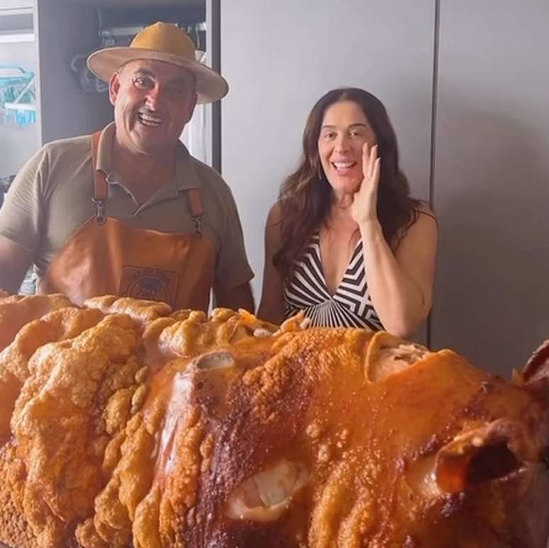 Claudia Raia shows the whole pork pururuca for Christmas lunch and sparks controversy;  I wait