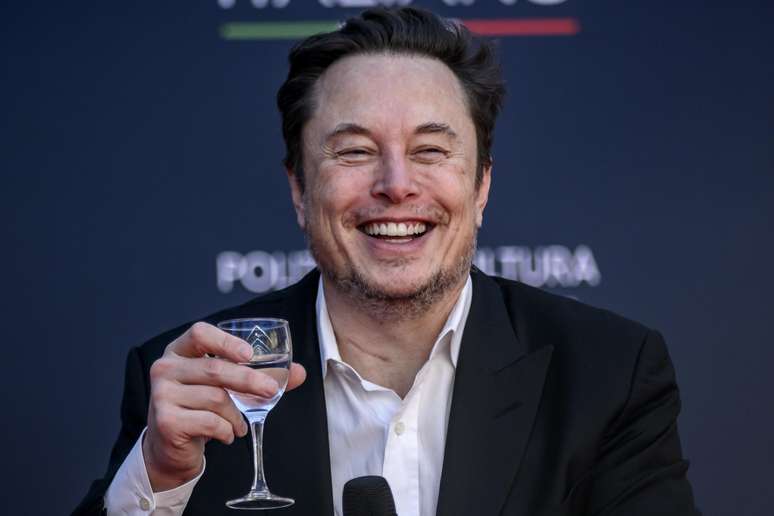 Com fortuna estimada em US$ 209 bilhões, o equivalente a R$ 1,1 trilhão, Musk lidera o ranking da Forbes.