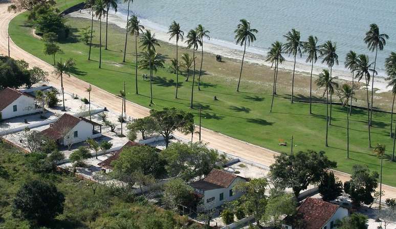 A Restinga de Marambaia é um pedaço privativo do litoral fluminense nas áreas dos municípios do Rio de Janeiro, Itaguaí e Mangaratiba.