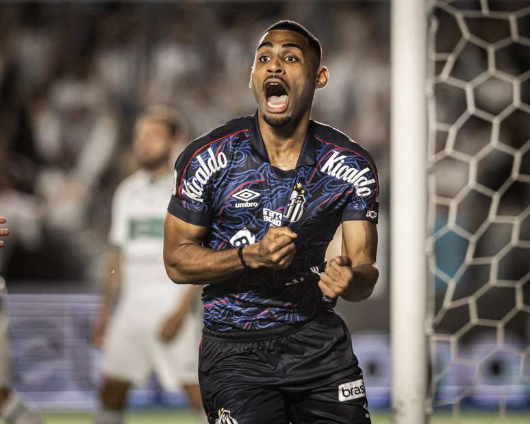 Joaquim accepts the salary reduction and remains at Santos for next season