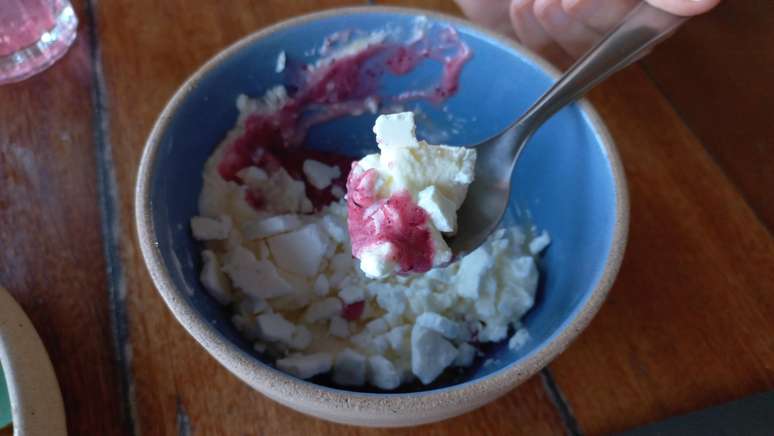 Morangos macerados com creme de baunilha e zabaione de espumante