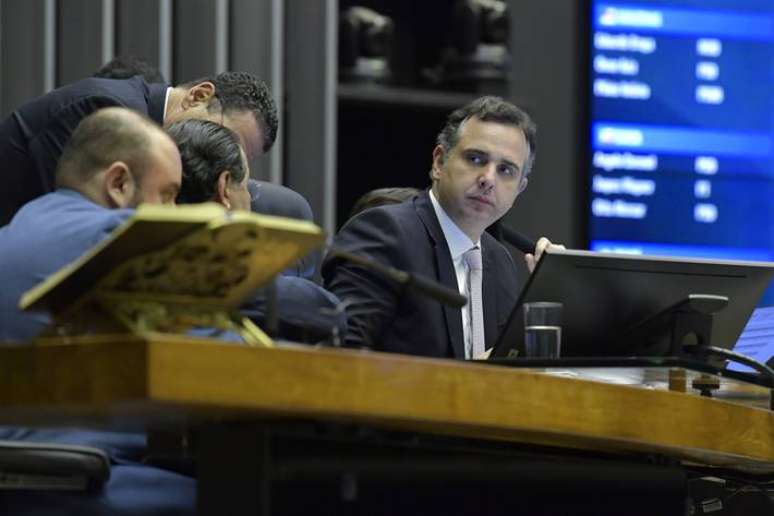 O presidente do Senado, Rodrigo Pacheco, durante sessão que derrubou vetos do presidente Lula ao projeto de lei do marco temporal