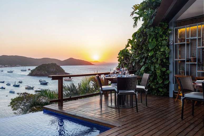 M&iacute;stico: vista incr&iacute;vel e jantar dos sonhos acompanha