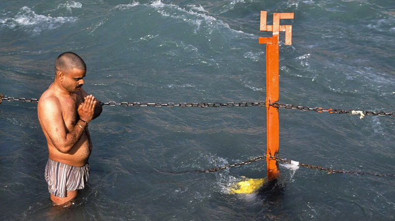 No hindu&iacute;smo, su&aacute;stica &eacute; s&iacute;mbolo de devo&ccedil;&atilde;o religiosa h&aacute; muitos s&eacute;culos