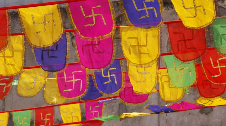 Na tradi&ccedil;&atilde;o hindu, su&aacute;stica &eacute; frequentemente utilizada em ocasi&otilde;es festivas, como casamentos