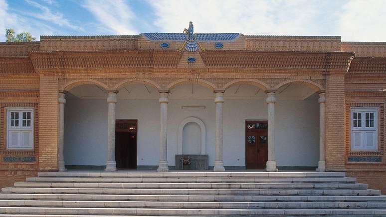 Zoroastristas realizam suas práticas em templos do fogo como este, em Yazd, no Irã