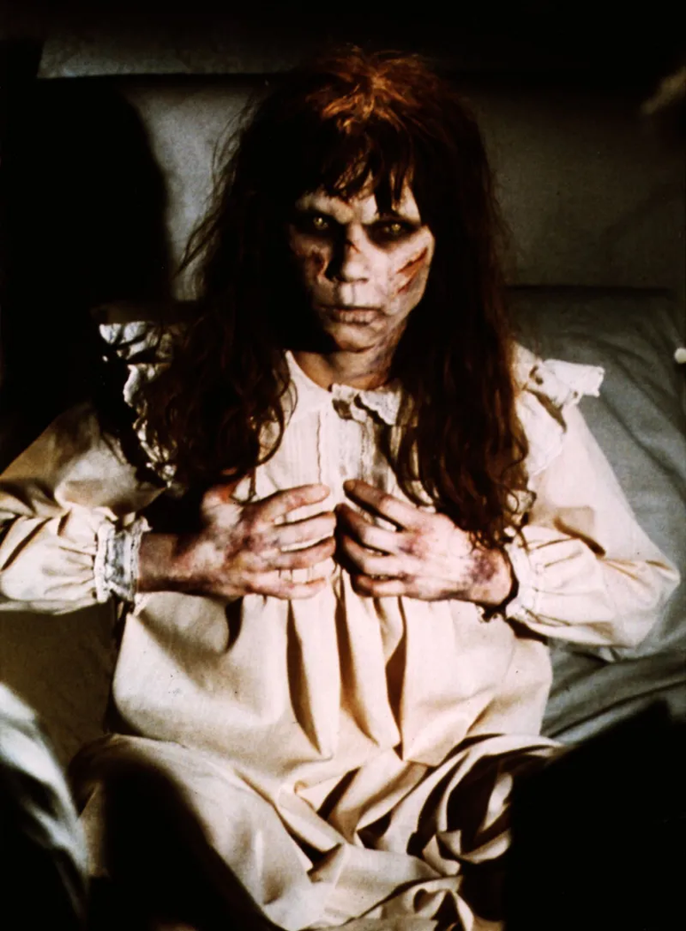Efeitos especiais foram mecanizados com constru&ccedil;&atilde;o de objetos de todos os tipos, incluindo camas, quartos congelados e um arn&ecirc;s preso a Linda Blair