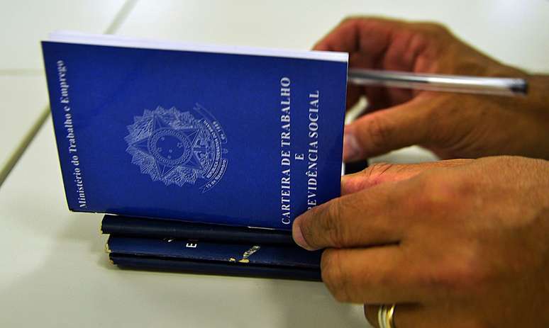 A abertura de postos de trabalho formais ajudou a aumentar a renda média dos trabalhadores ocupados.