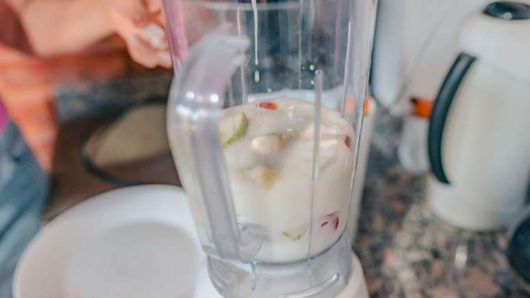 Cr&iacute;ticos do novo governo afirmam que o plano 'motosserra', na verdade, &eacute; um 'liquidificador' dos sal&aacute;rios