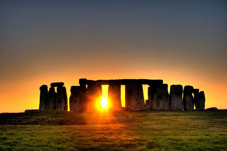 O Stonehenge era um palco único para reuniões e rituais, já que amplificava sons internos e os abafava para quem estava de fora (Imagem: Simon Wakefield/CC-BY-2.0)