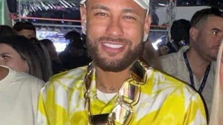 Neymar reacts when asked if he would prefer to injure his knee or his private parts