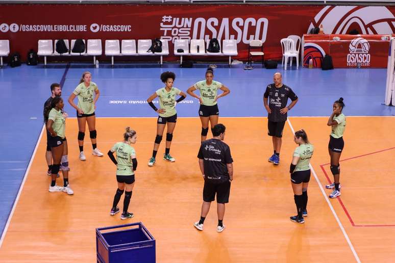 Osasco voltou aos treinos na parada de final de ano da Superliga