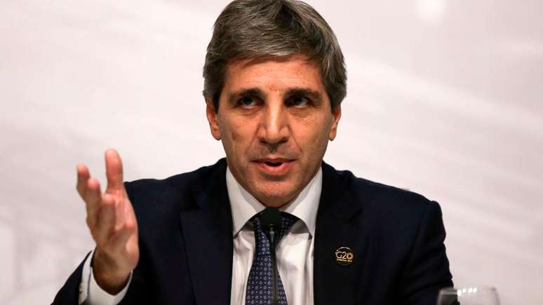 O ministro da Economia da Argentina, Luis Caputo, garantiu que suas medidas irão gerar mais empregos e redução de impostos