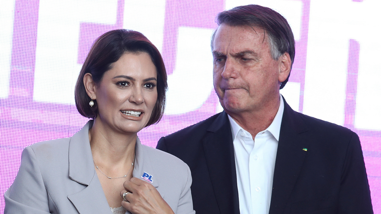 Bolsonaro e Michele receberam mais de R$ 50 mil do PL em 2023