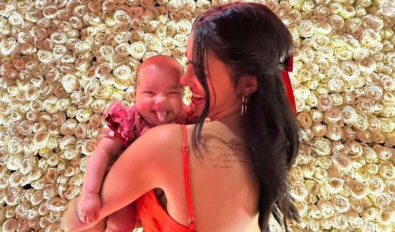 Bruna Biancardi delights her followers with a photo of her Mavie breastfeeding by the pool