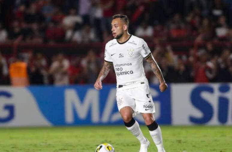 Corinthians manages to keep Maycon for another year