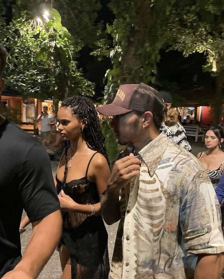 Lewis Hamilton foi visto junto com a modelo brasileira Juliana Nalu