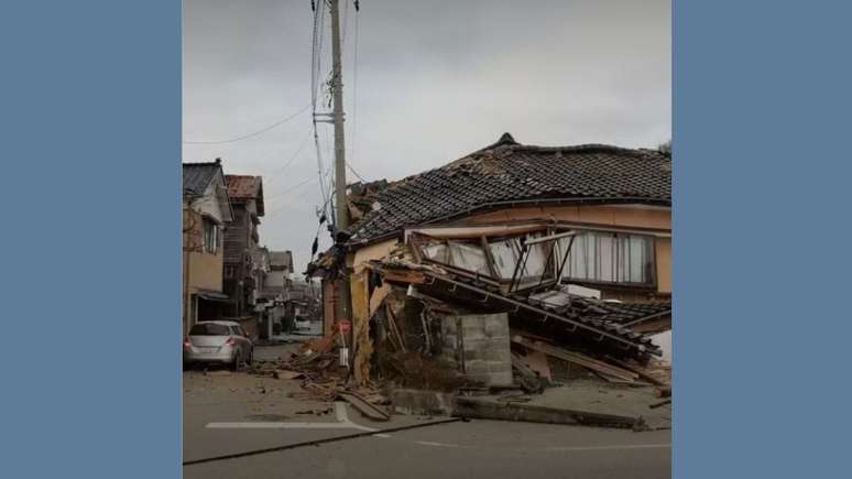 Casas atingidas pelo terremoto de 7,6 de magnitude no Japão