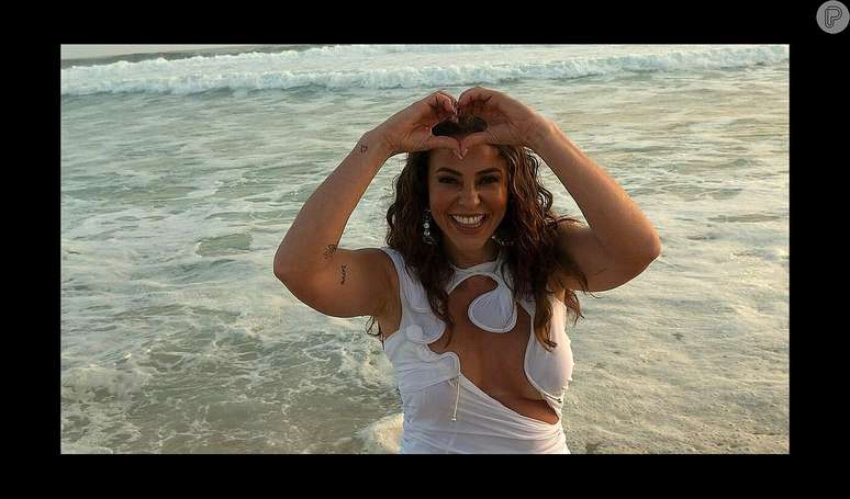 Paolla Oliveira enters the sea in a white dress and a daring low-cut breast steals the show: ‘Goddess’