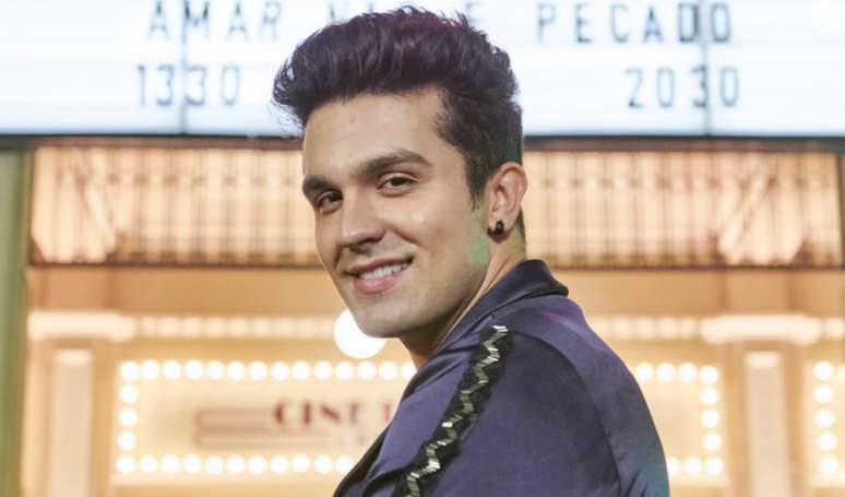 Luan Santana ganhou rel&oacute;gio de luxo de Cristiano Ronaldo ao fazer show particular para a fam&iacute;lia do jogador no r&eacute;veillon.