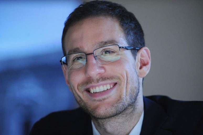 Alessio Figalli, o especialista em equa&ccedil;&otilde;es diferenciais parciais, tamb&eacute;m lecionou na Fran&ccedil;a e nos EUA e recebeu in&uacute;meras distin&ccedil;&otilde;es. E teve at&eacute; um asteroide nomeado em sua homenagem: 438523 Figalli.