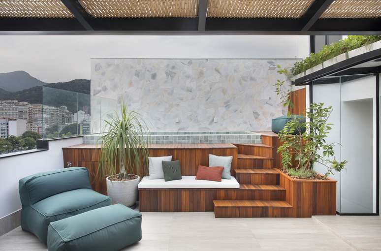 41 projects with swimming pools to cool off from the heat