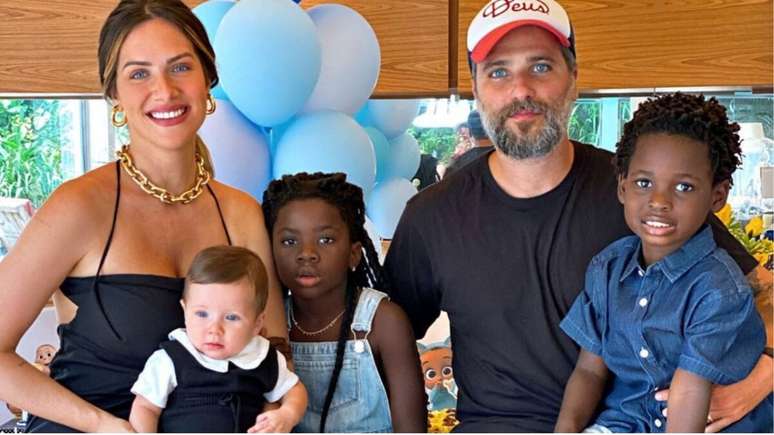 10 celebrity couples who have bilingual children