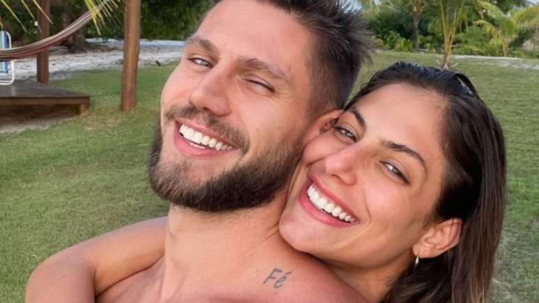 Mari Gonzalez and Jonas are seen exchanging kisses with other partners