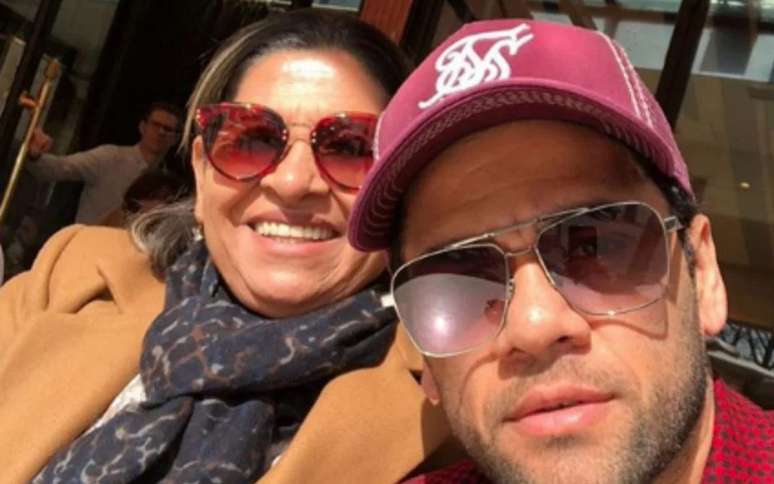 Mãe e irmão de Daniel Alves expuseram identidade de suposta vítima de estupro