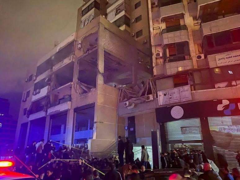 A explosão, na qual morreram outras pessoas, ocorreu no bairro de Dahiyeh