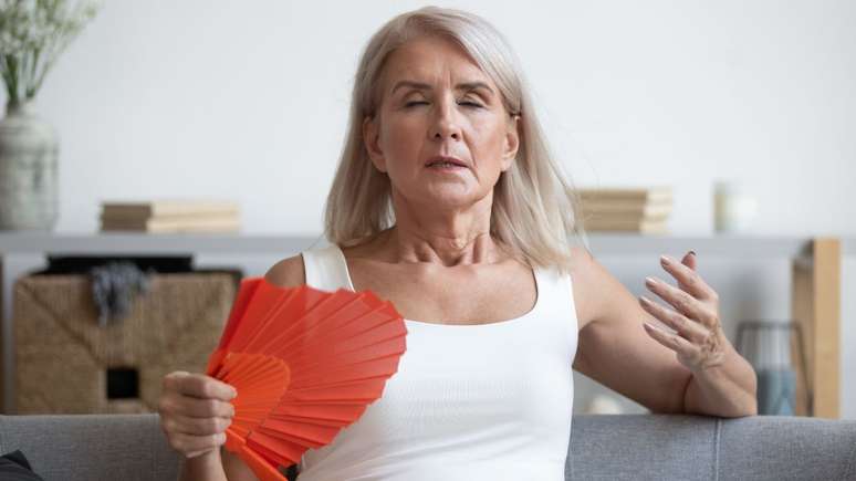 O verão costuma piorar o desconforto provocado pela menopausa