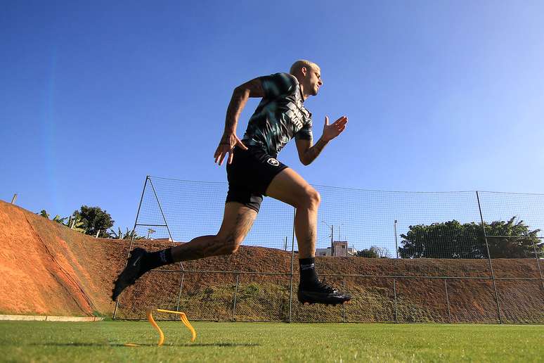 JP Galvão em treino no Botafogo 