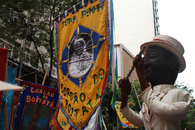 Cortejo de rua do Cordão do Boitatá, no Centro do Rio de Janeiro