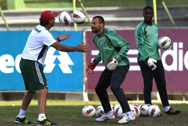 Sil&eacute;zio, ao fundo, encerrou a carreira em 2015, aos 30 anos. 
