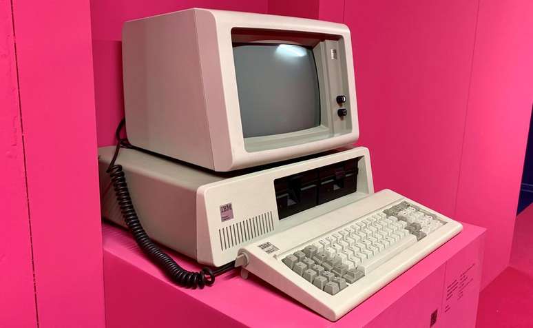 O IBM PC de 1981 apresentou o sistema 86-DOS (Imagem: Reprodução/Federigo Federighi/Wikimedia Commons/CC BY-SA 4.0)