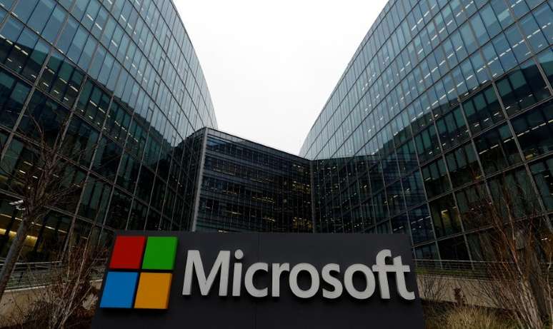 Logo da Microsoft em Issy-les-Moulineaux, perto de Paris, na França
25/01/2023
REUTERS/Gonzalo Fuentes