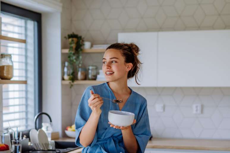 6 foods and drinks to fight migraines